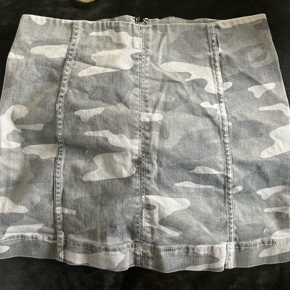 Pre-loved grey short tight mini skirt.